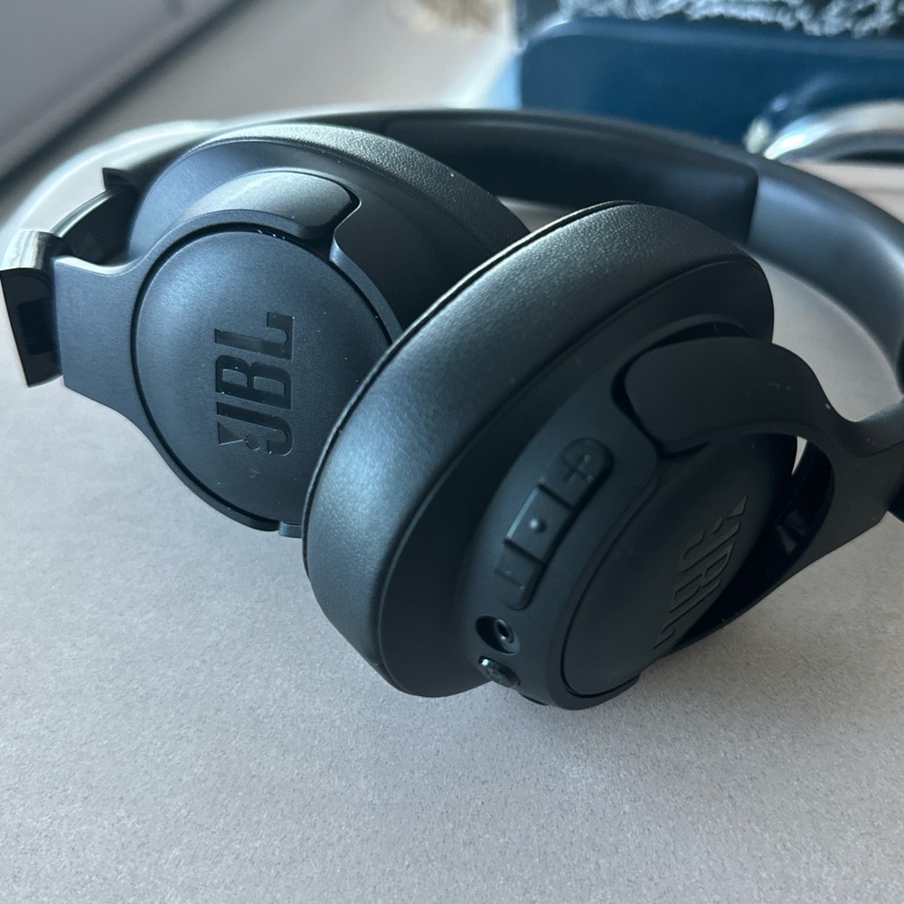 JBL Tune 770NC wireless headphones